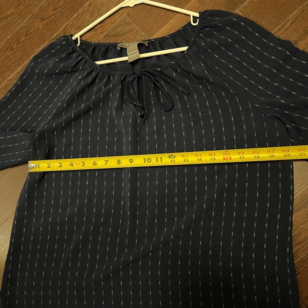 Olivia & Martin Blouse Women's L Navy Blue Striped Shirt 100% Office Wear/Causal Size L - Image 6