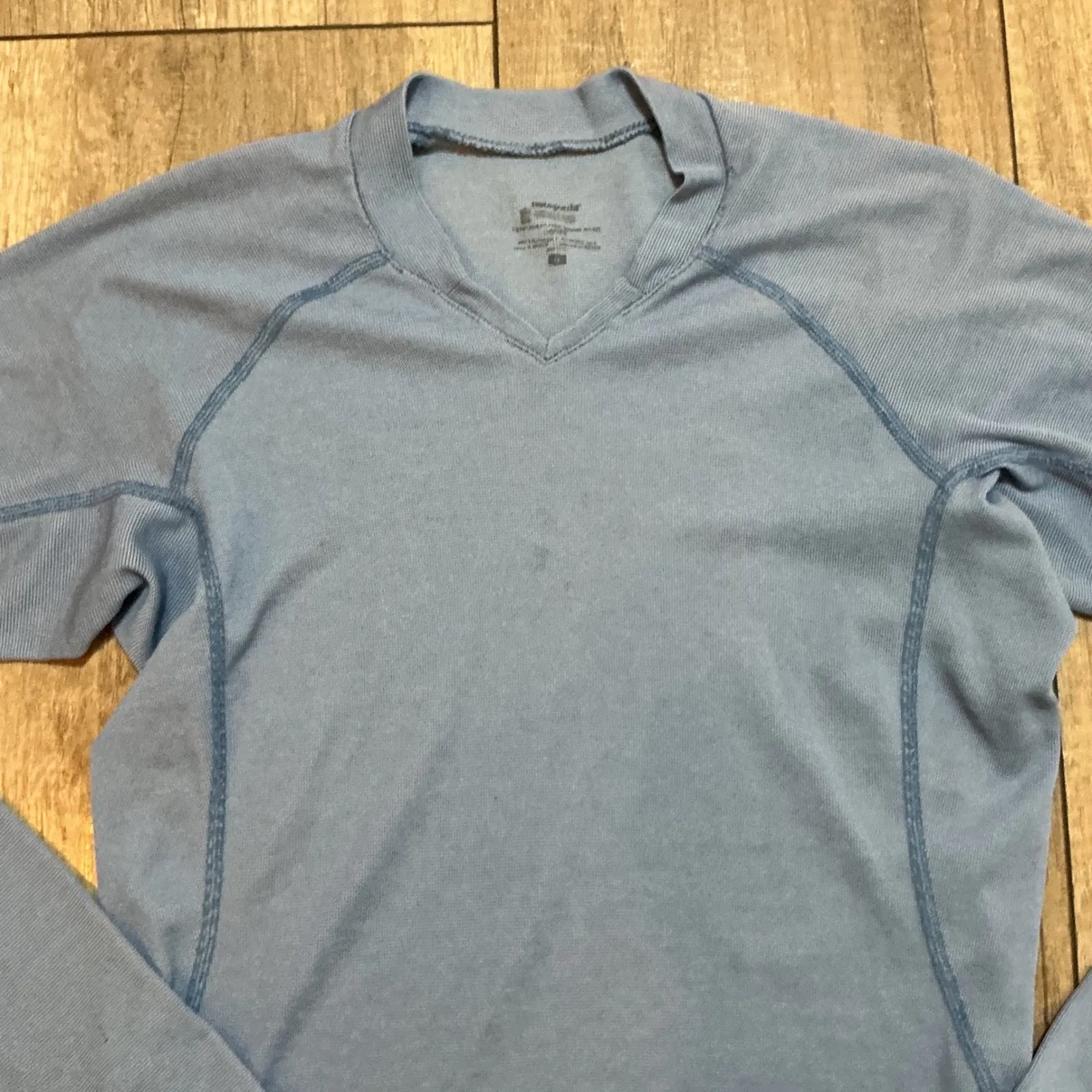 Patagonia‎ Long Sleeve V Neck Baselayer Top Women's Small Blue Performance Shirt - Image 4