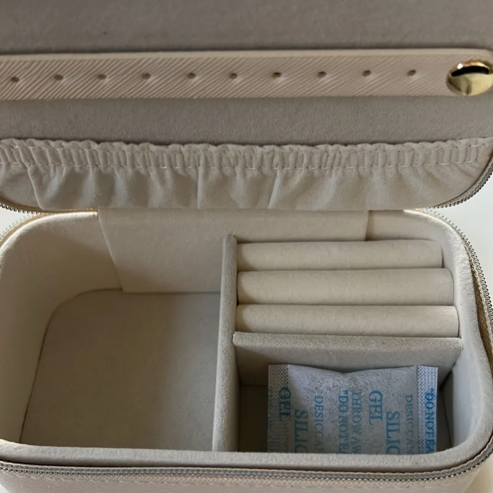 NWT!  Travel Jewelry Case - Image 3
