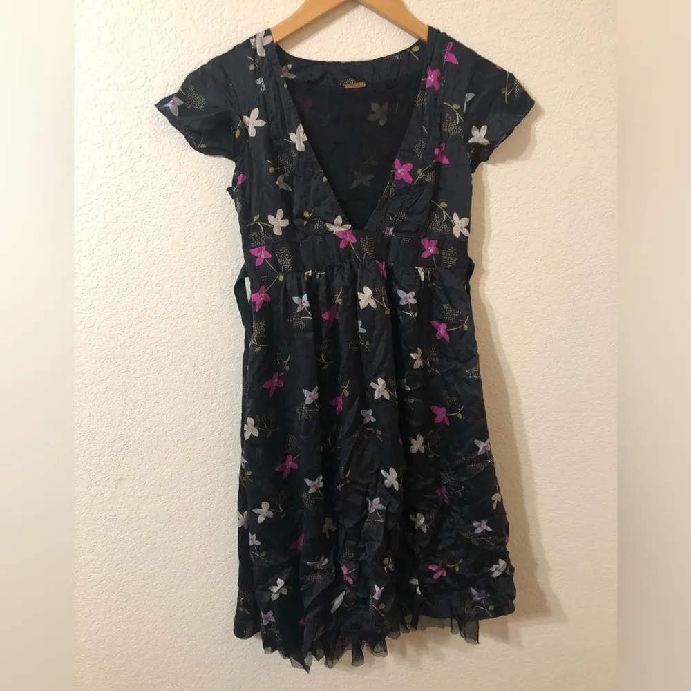 Free People Black Floral V-Neck Knee Length Silk Dress - XS - Image 2