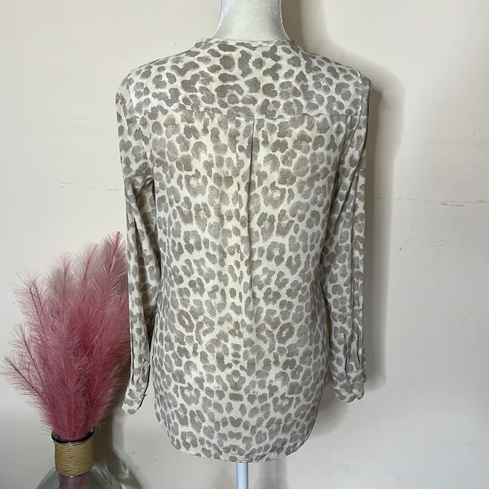 Equipment femme • Lynn Mischievous Leopard Print Blouse in Nature White - Image 80