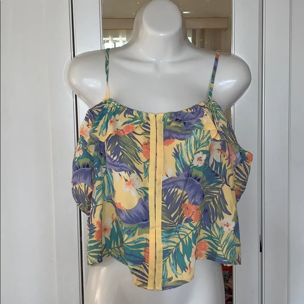 NWT Floral Flounce Crop Cami - Image 4