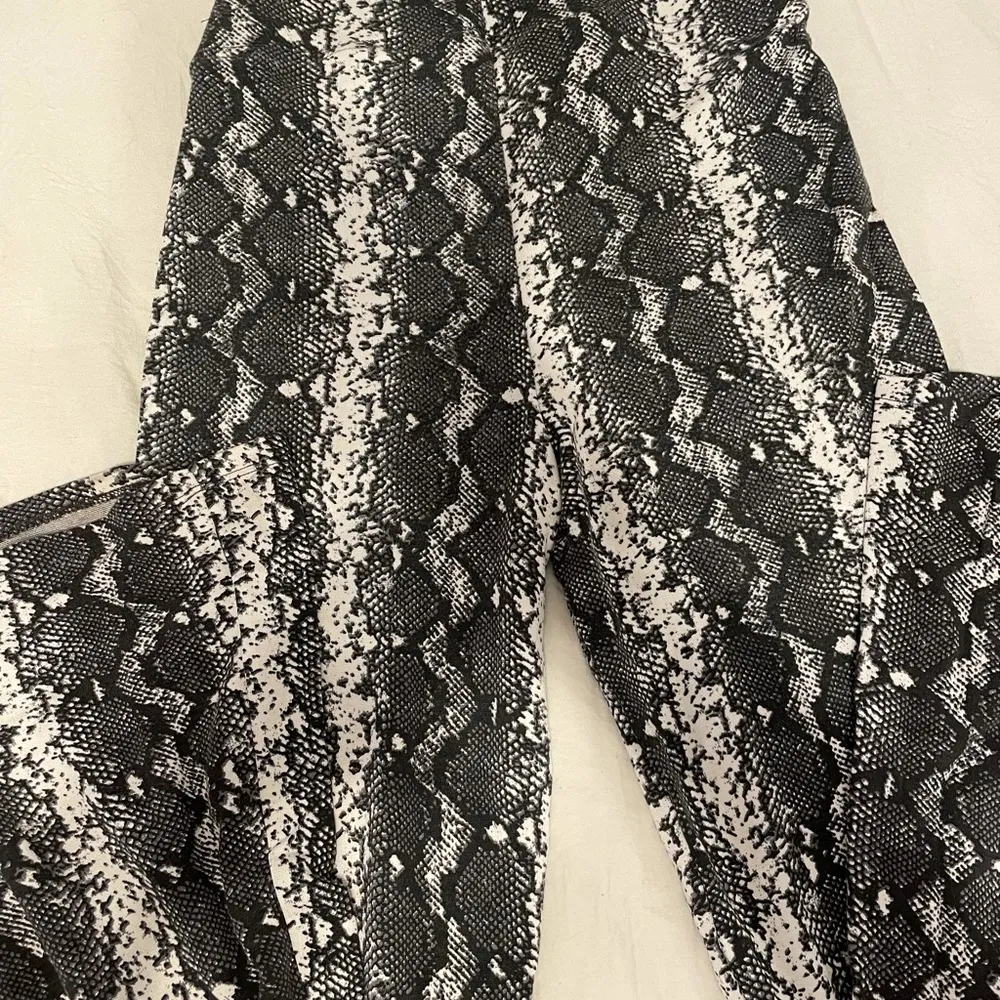 Hollister Ultra High Rise Legging - Image 2