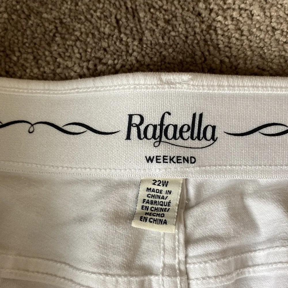 NWT Rafaella Cuffed Bermuda Weekend Shorts SIZE 22W - Image 3