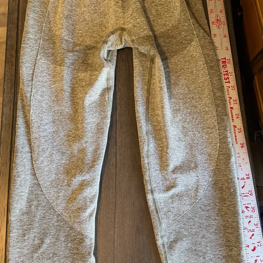 Gymshark light brown capri/cropped leggings - Image 3