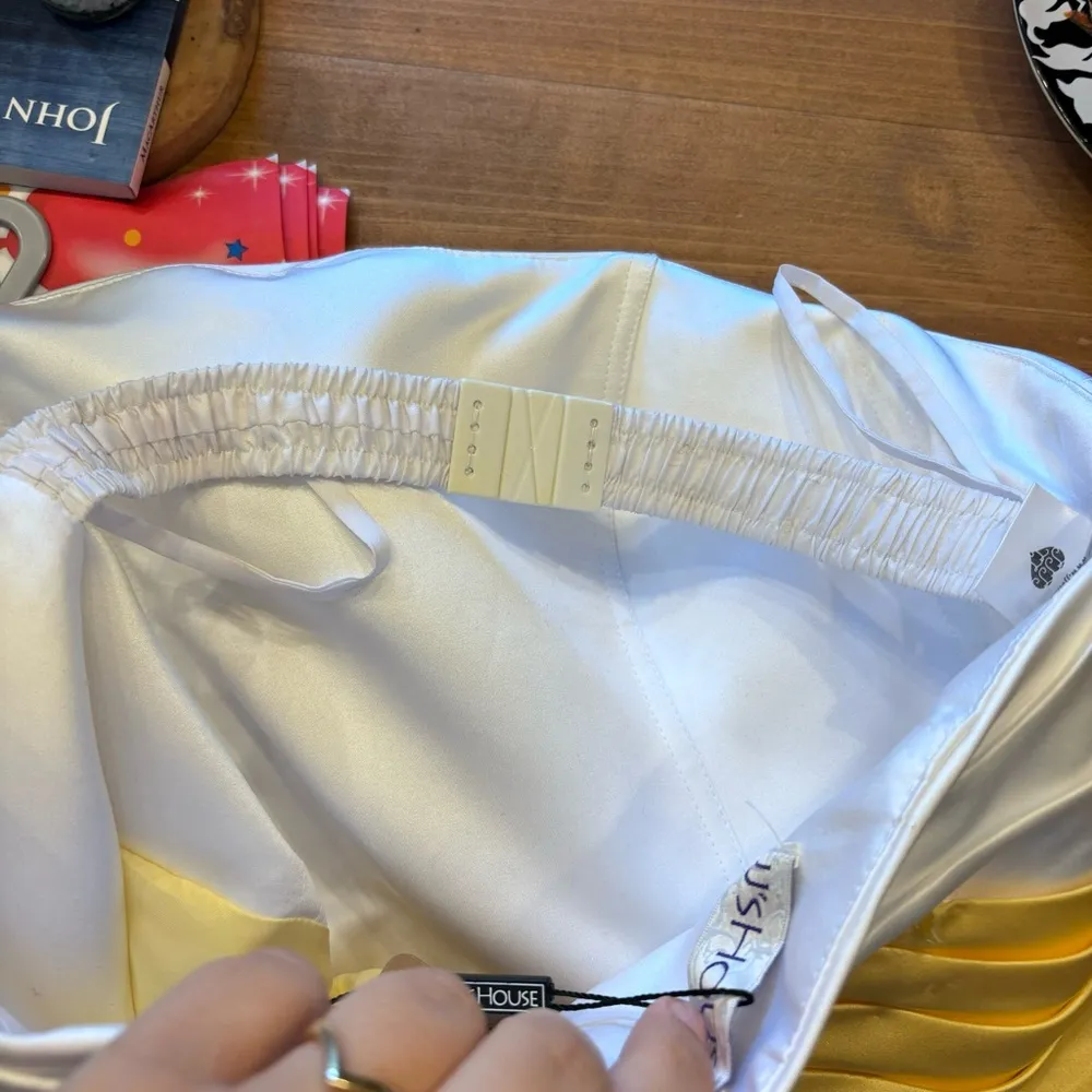 JJ’s House strapless a line knee length dress formal wedding event yellow hoco - Image 4