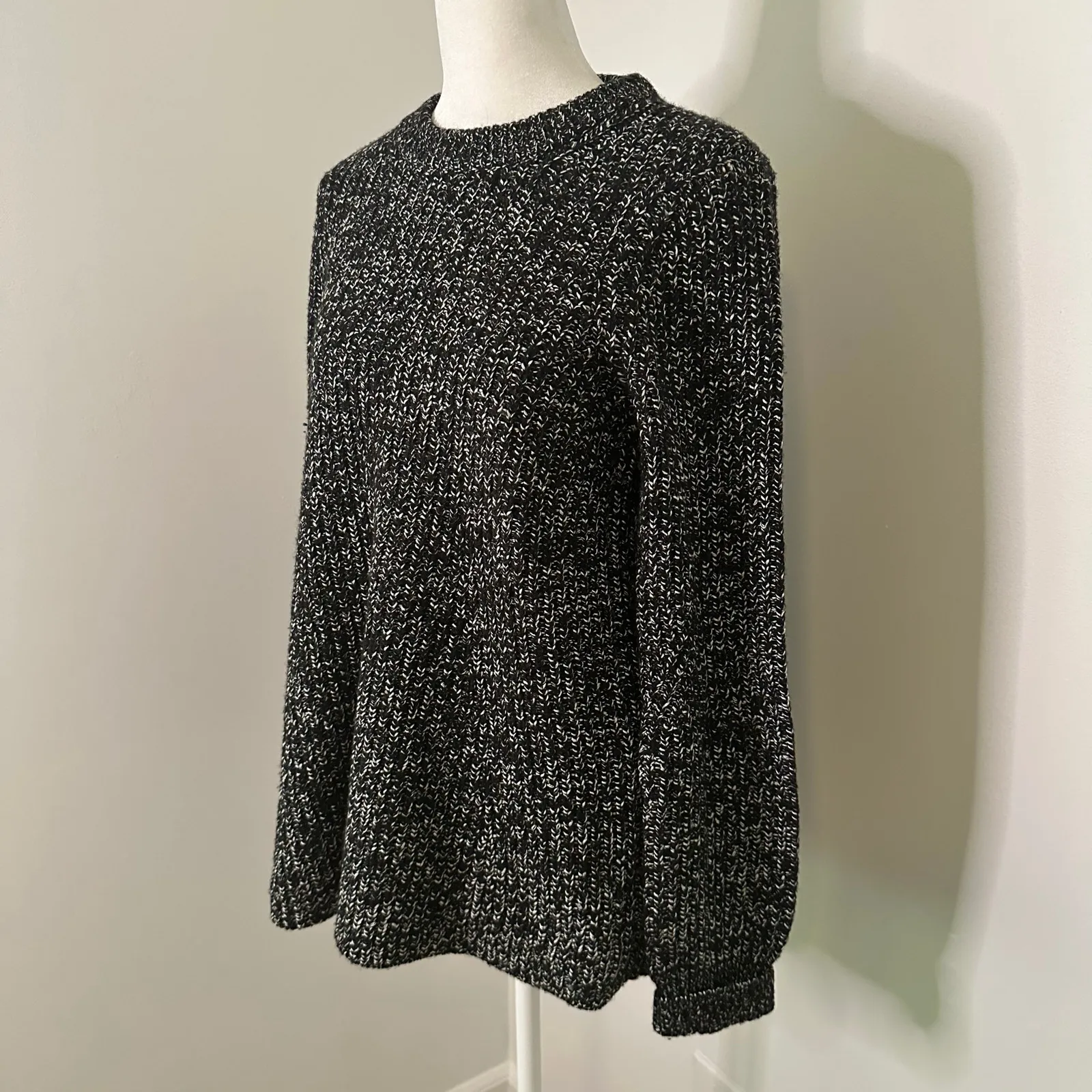 Athleta Sierra black & white knit long sleeve crewneck sweater size XS - Image 4