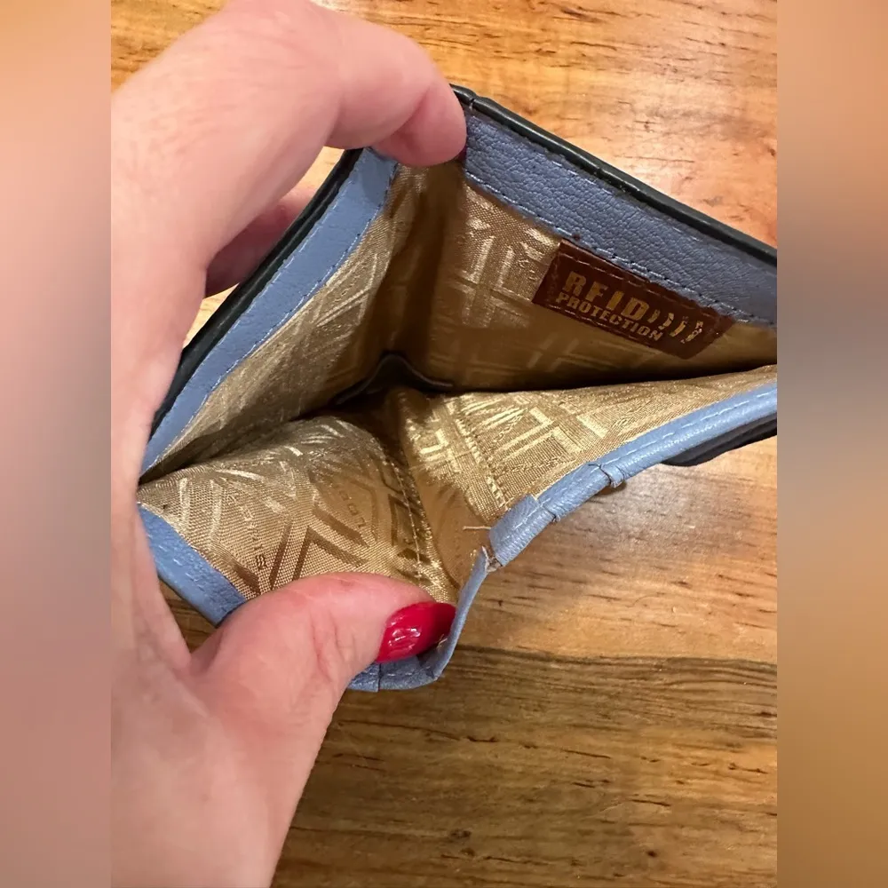 EUC LODIS REAL LEATHER WALLET BABY BLUE COLOR W COIN POCKET. - Image 8