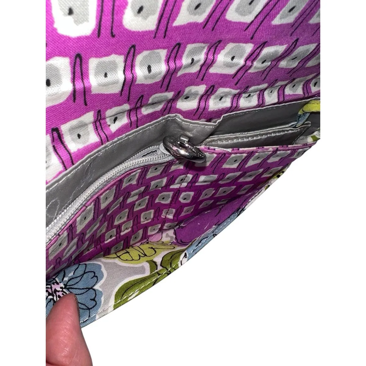 Vera Bradley Travel Wallet Watercolor Gray Floral Flat Clutch w magnet close - Image 8