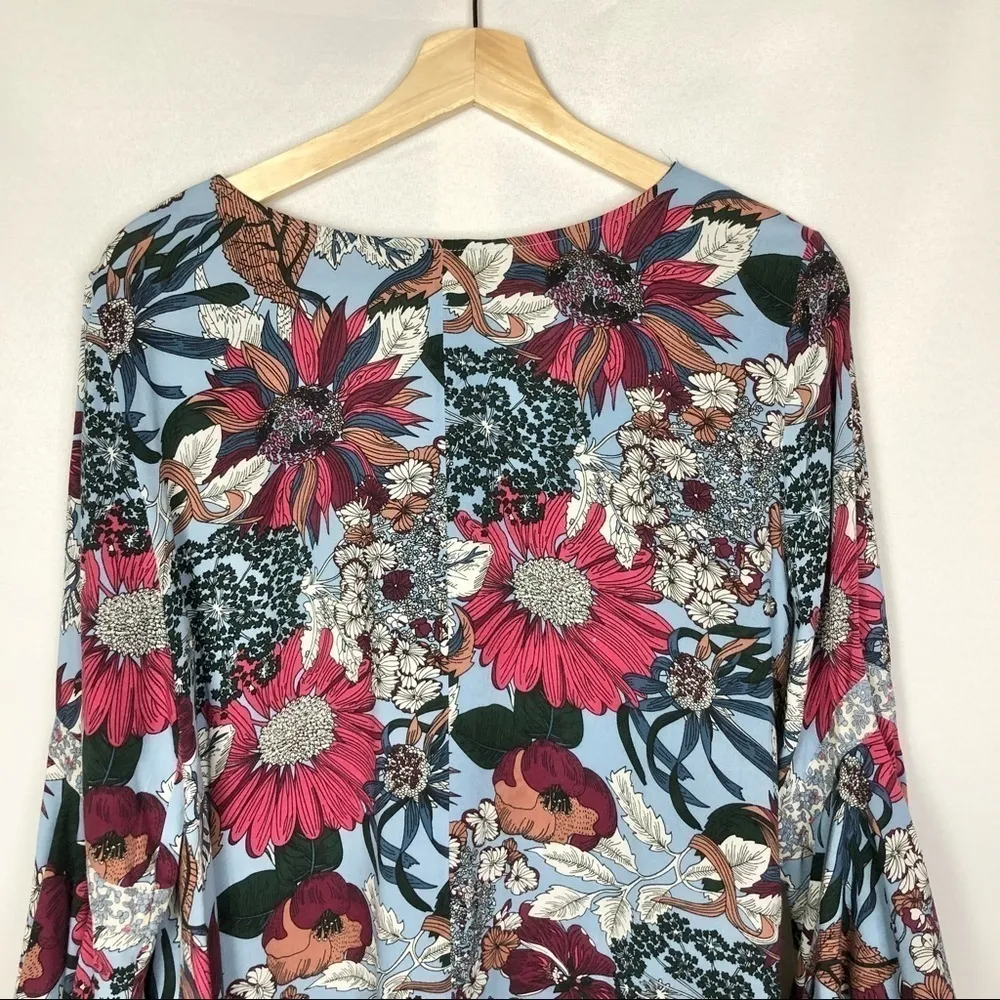 Jodifl Blue Floral Boho V-Neck Split Back Bell Sleeve Long Sleeve Top M - Image 8