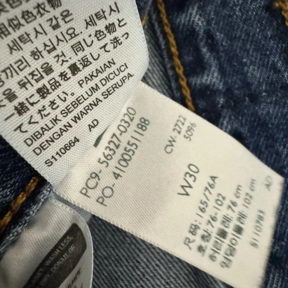 Women’s Levi 501 Shorts size 30 - Image 6