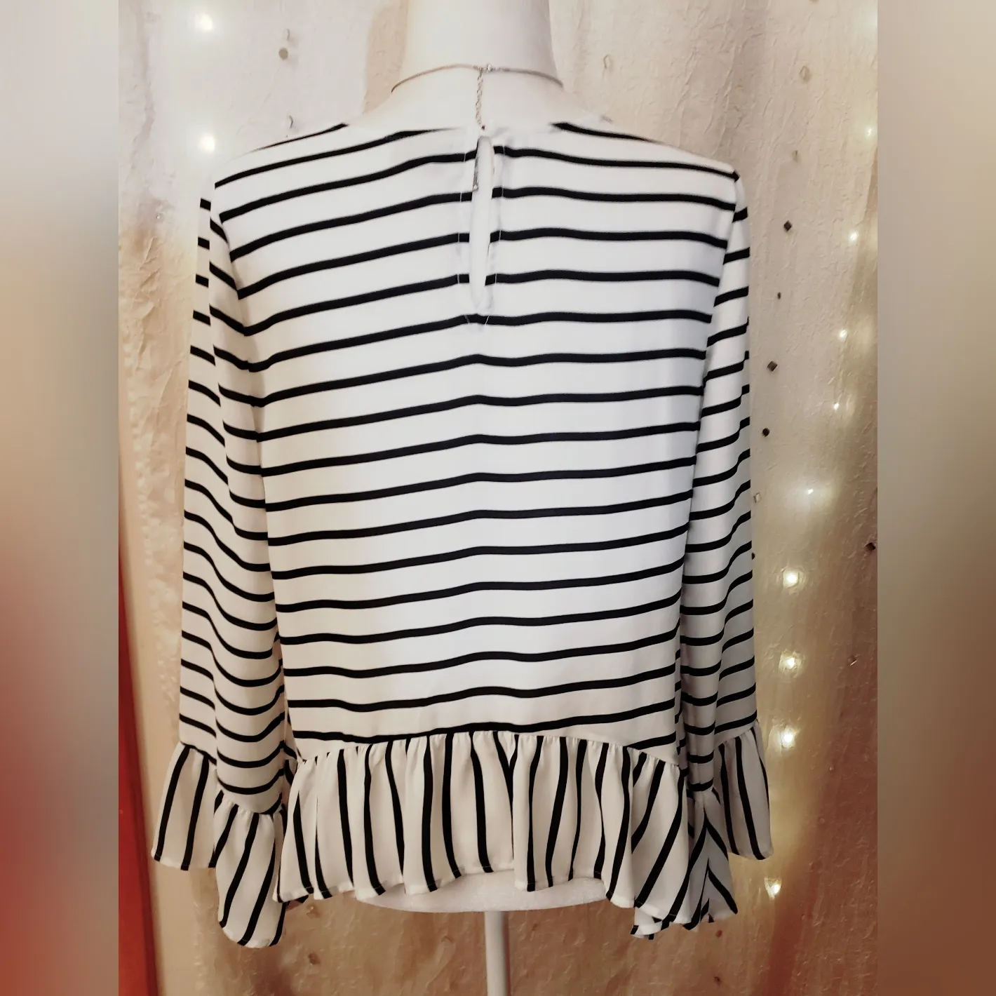 a.n.a blouse size med - Image 3