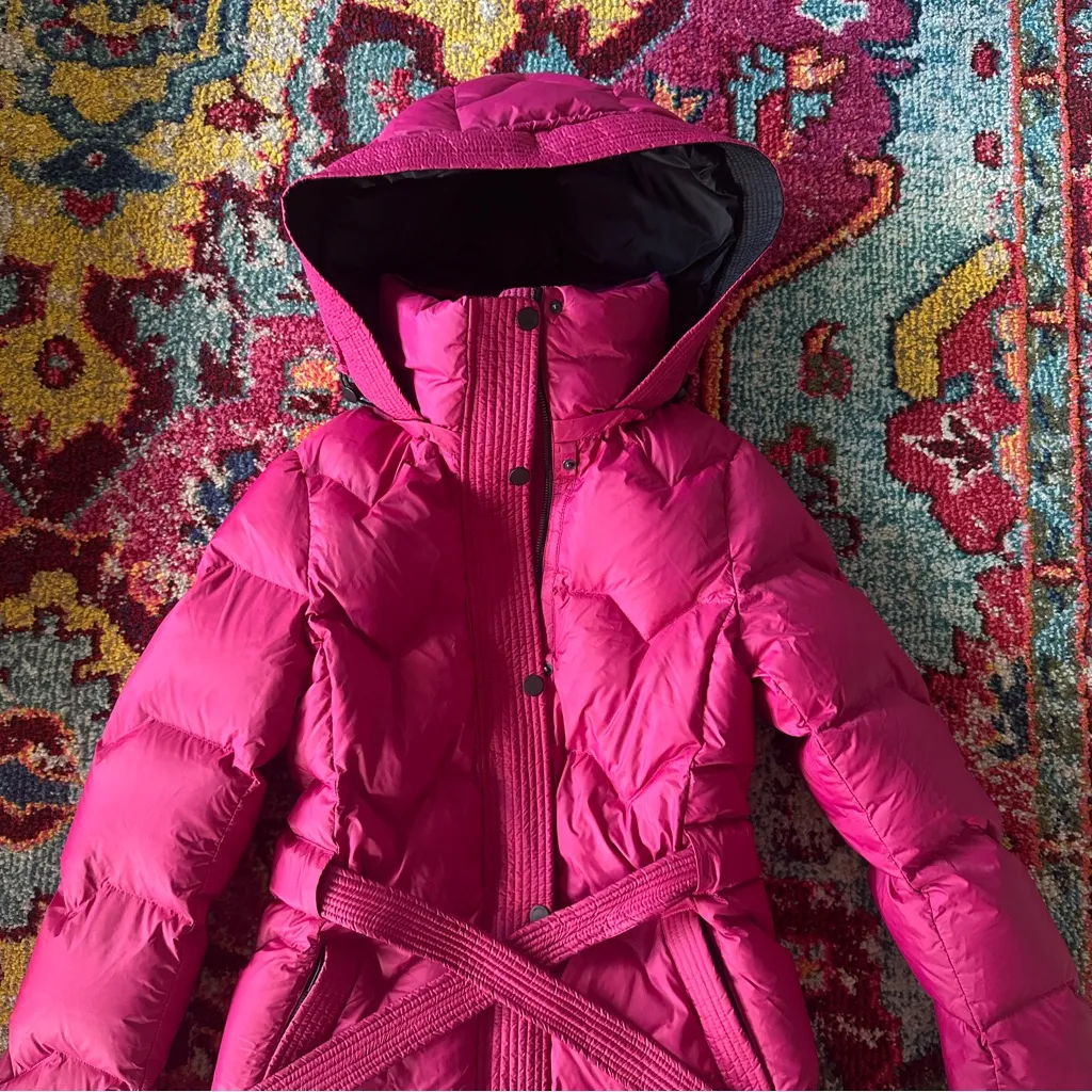 SOIA & KYO Bryanna Water Resistant 700 Fill Power Down Puffer Coat - Image 2