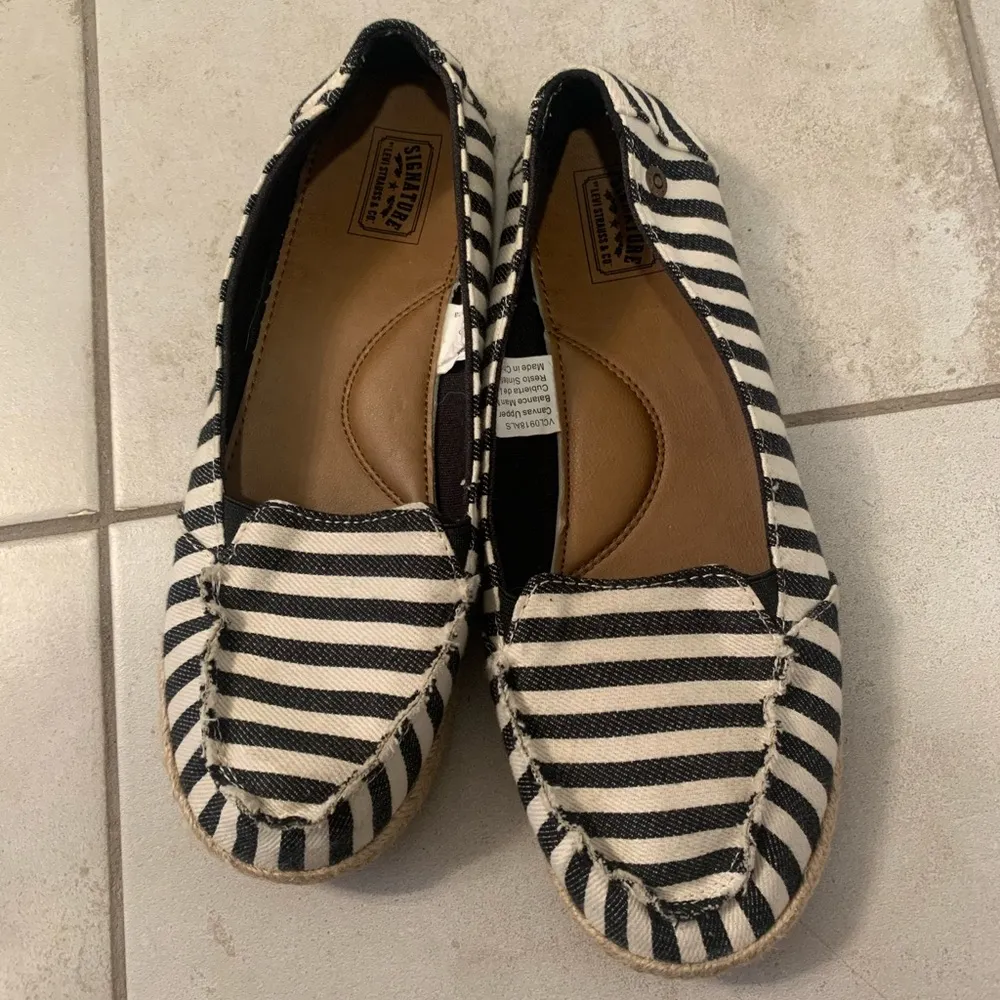 Levi Strauss and Co | black and white stripe espadrilles size 9 - Image 3