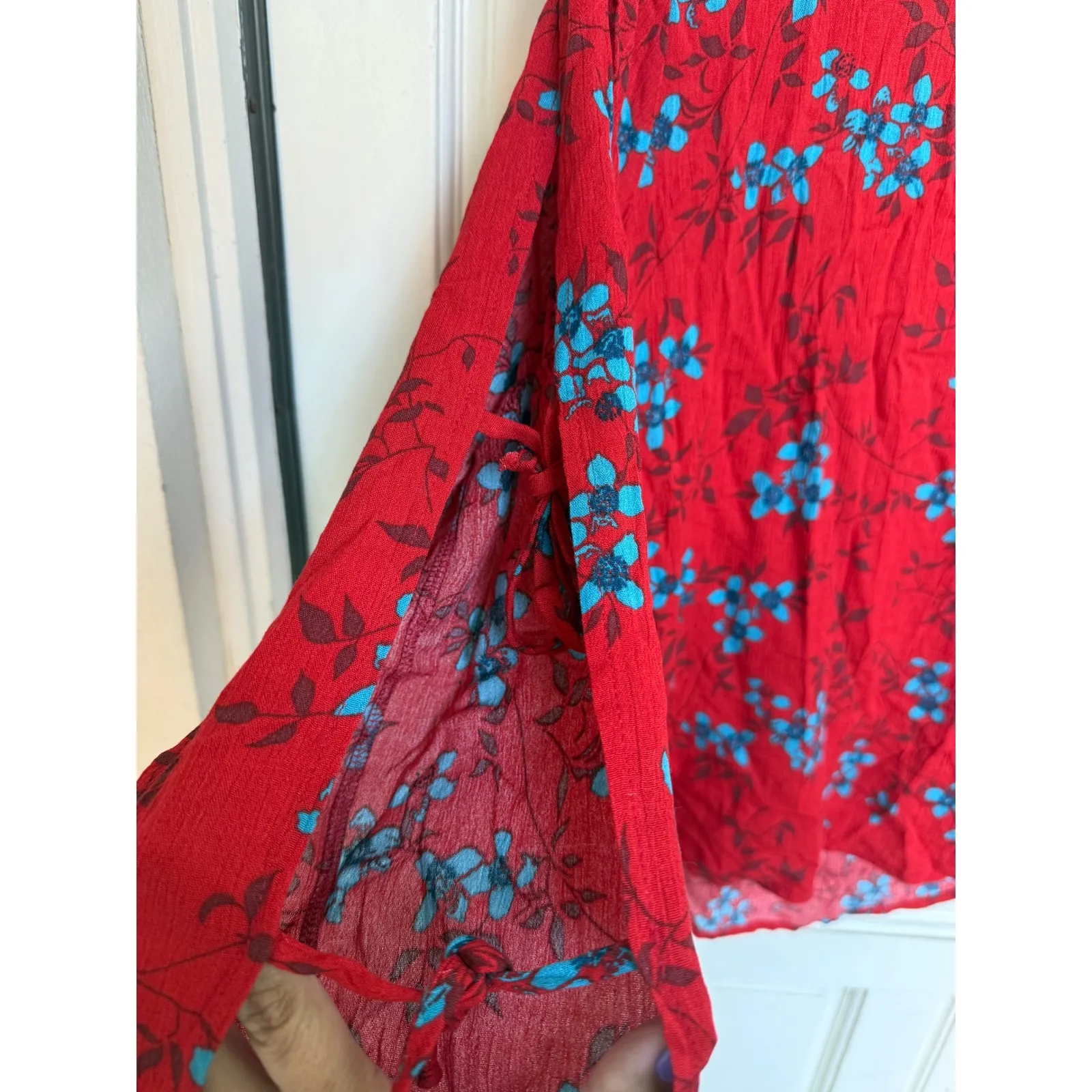Kaileigh Roselia Cold Shoulder Top Red Tie Long‎ Sleeve Shirt Floral Size Medium - Image 6