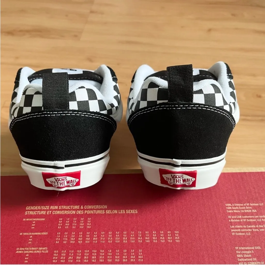 Vans Big Kids Knu Skool Checkerboard
Shoe 6.0 US Women 7.5 US - Image 10