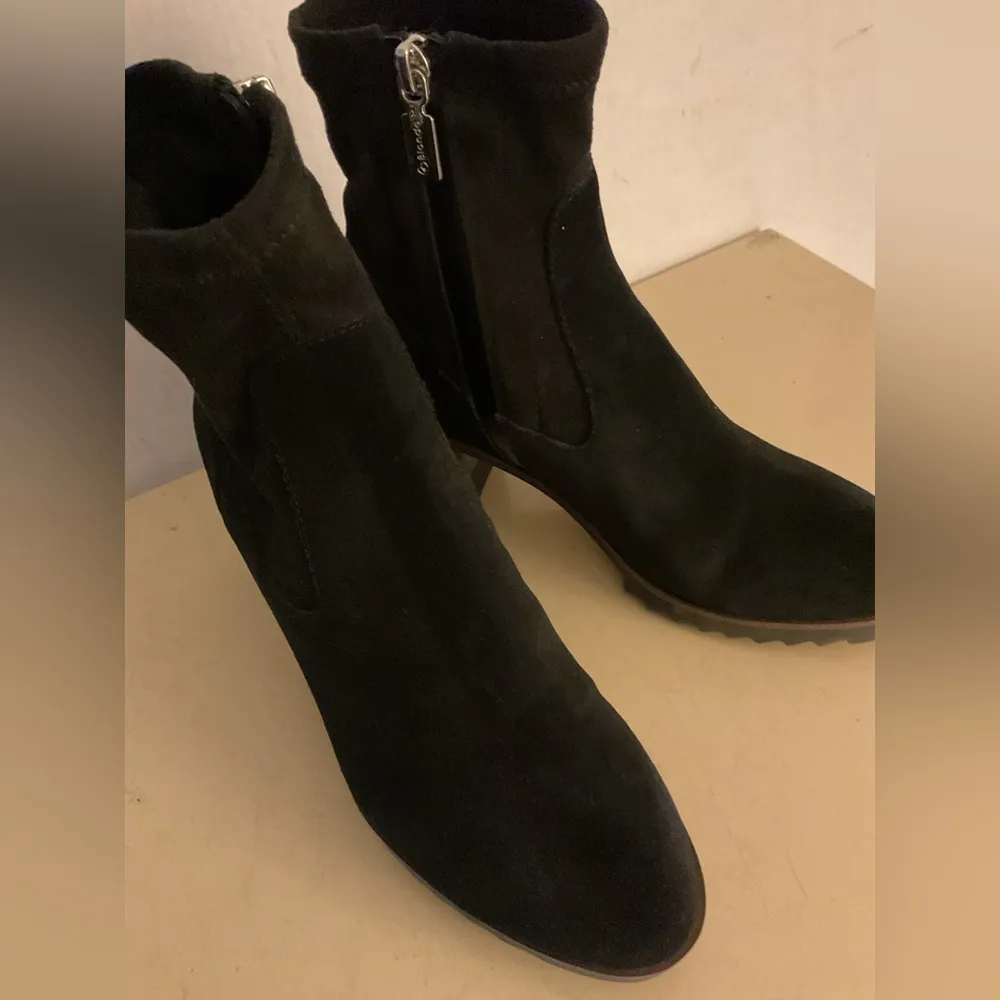 Blondo women waterproof Black Suede Chelsea heel Robynn Ankle Boots size 7.5 - Image 4