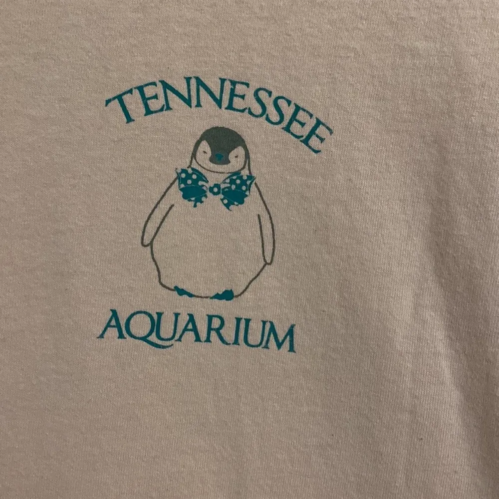 Gildan Tennessee Aquarium pink logo womens T-shirt size M - Image 4