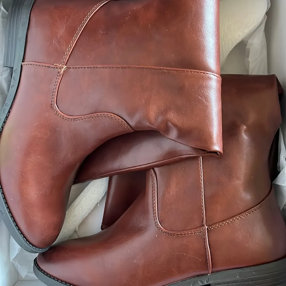 Boots Cognac Womens 8 New in Box - Image 2