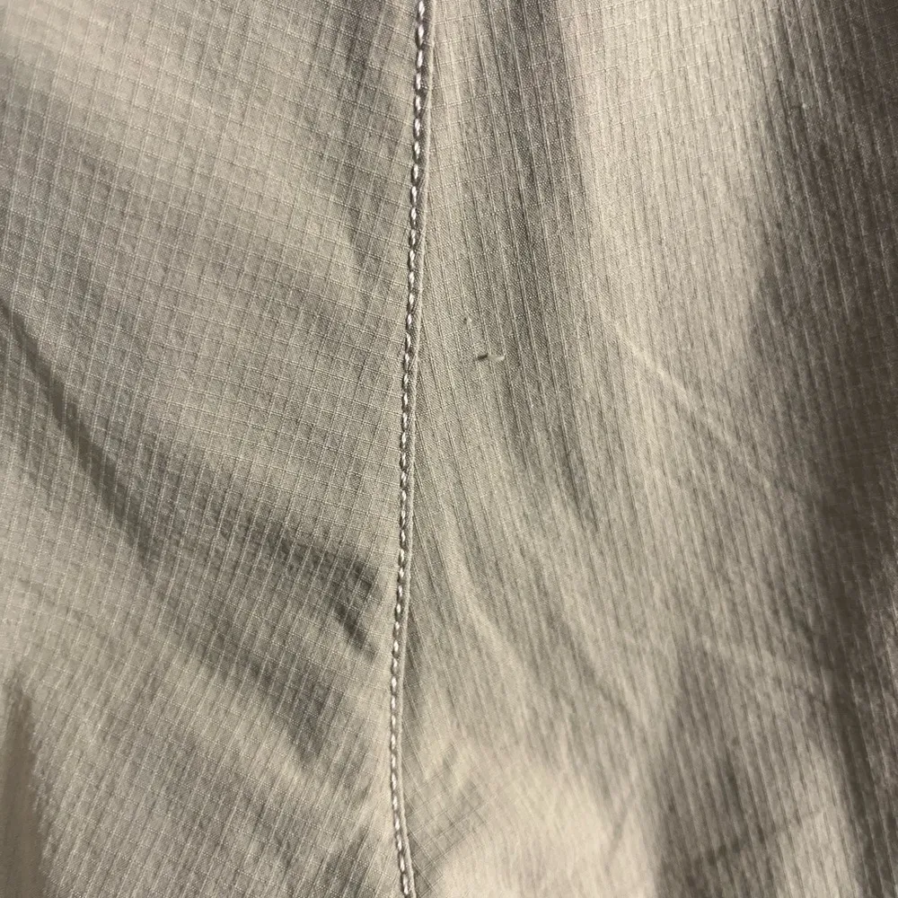 Athleta outdoors hiking pants/shorts size 10 zipper detailing adjustable bottom - Image 8