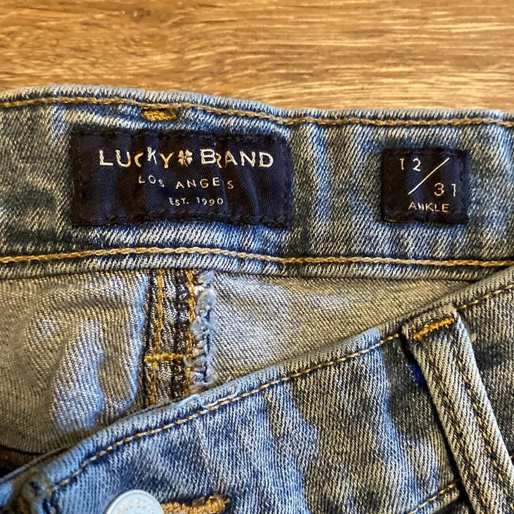 Lucky Brand Light Wash Low Rise Distressed Ankle Jeans Size 12 - Image 4