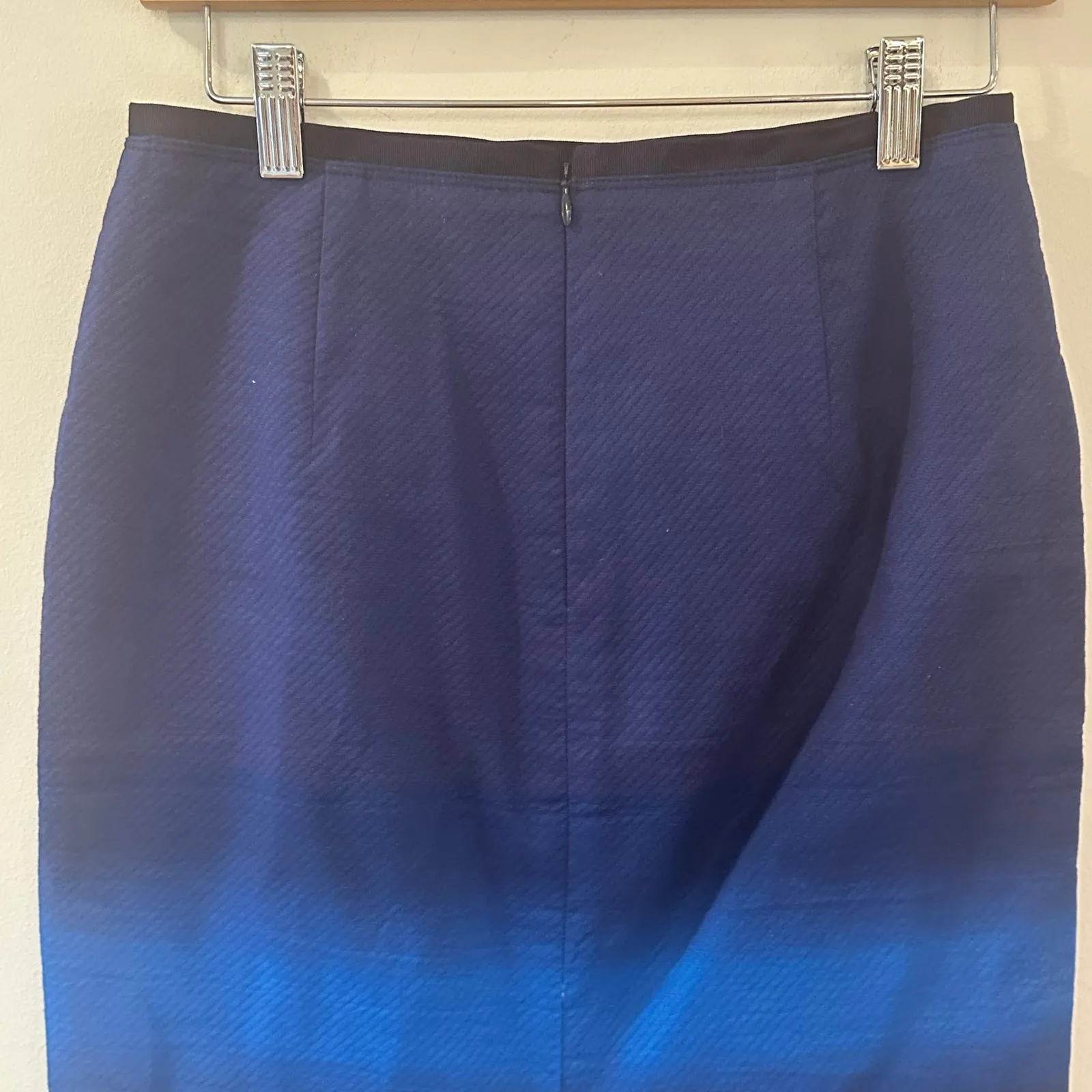 LOFT Navy Blue Ombre Pencil Skirt sz 2P Knee Length Pencil Skirt - Image 5