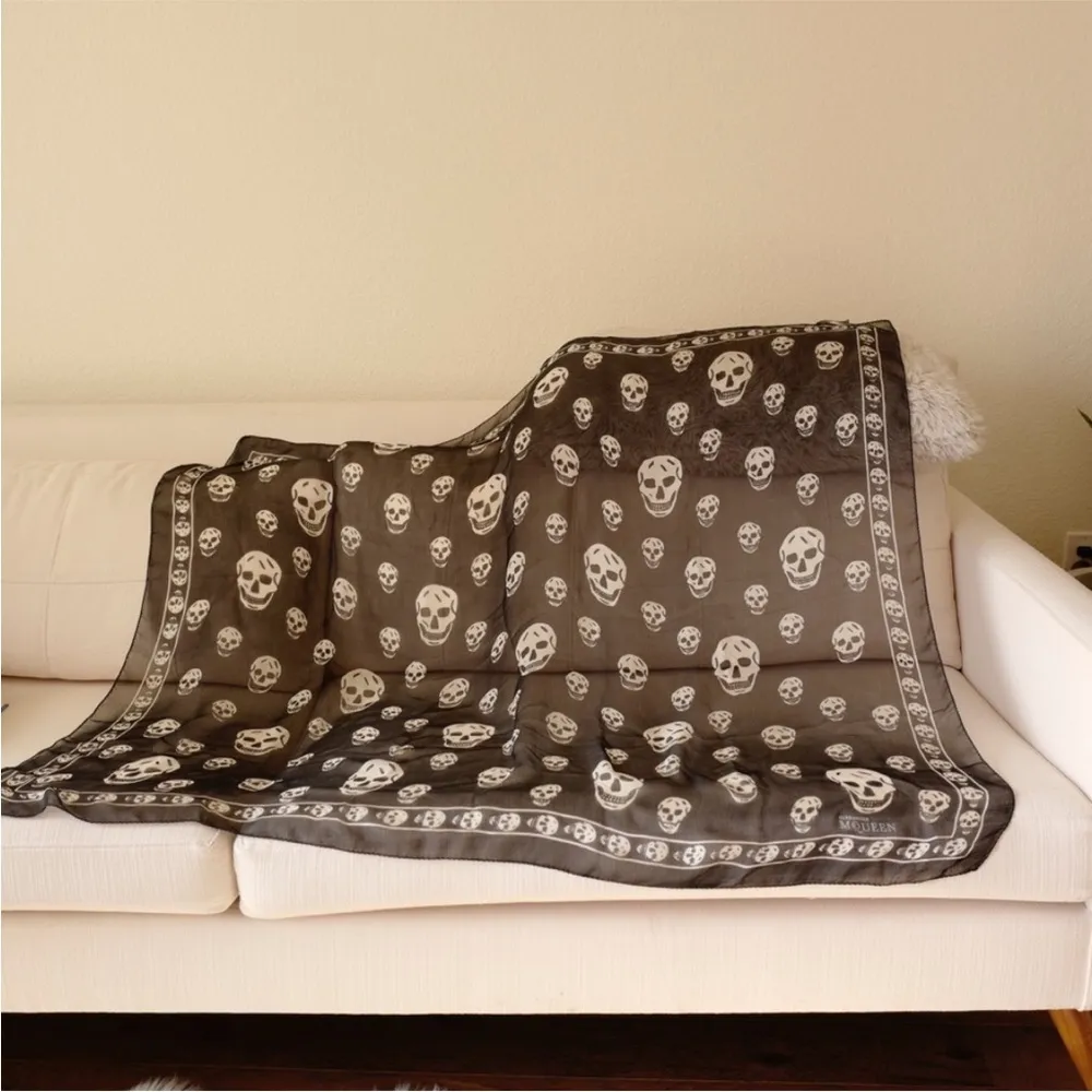 Authentic Alexander McQueen Scarf Skull Skeleton Skulls Black and White - Image 2