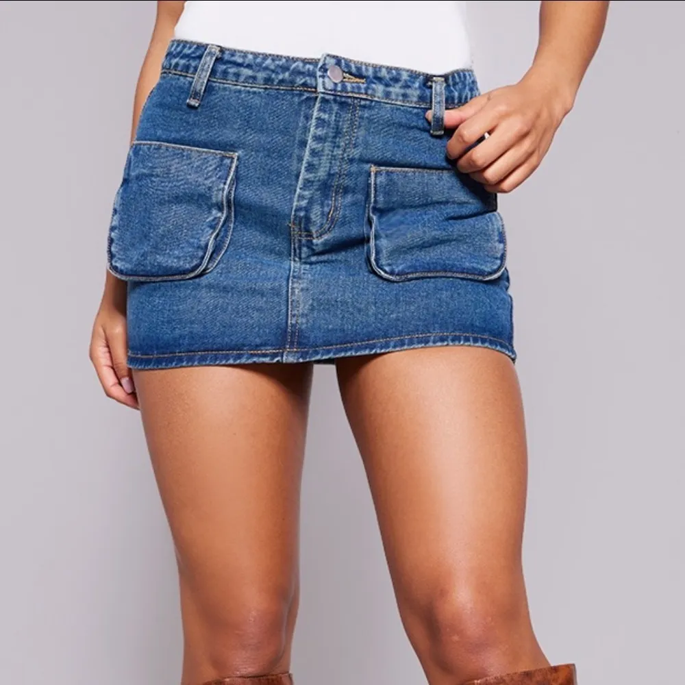 Pretty Little Thing Indigo Vintage Wash Cargo Pocket Front Denim Mini Skirt US 2 - Image 2