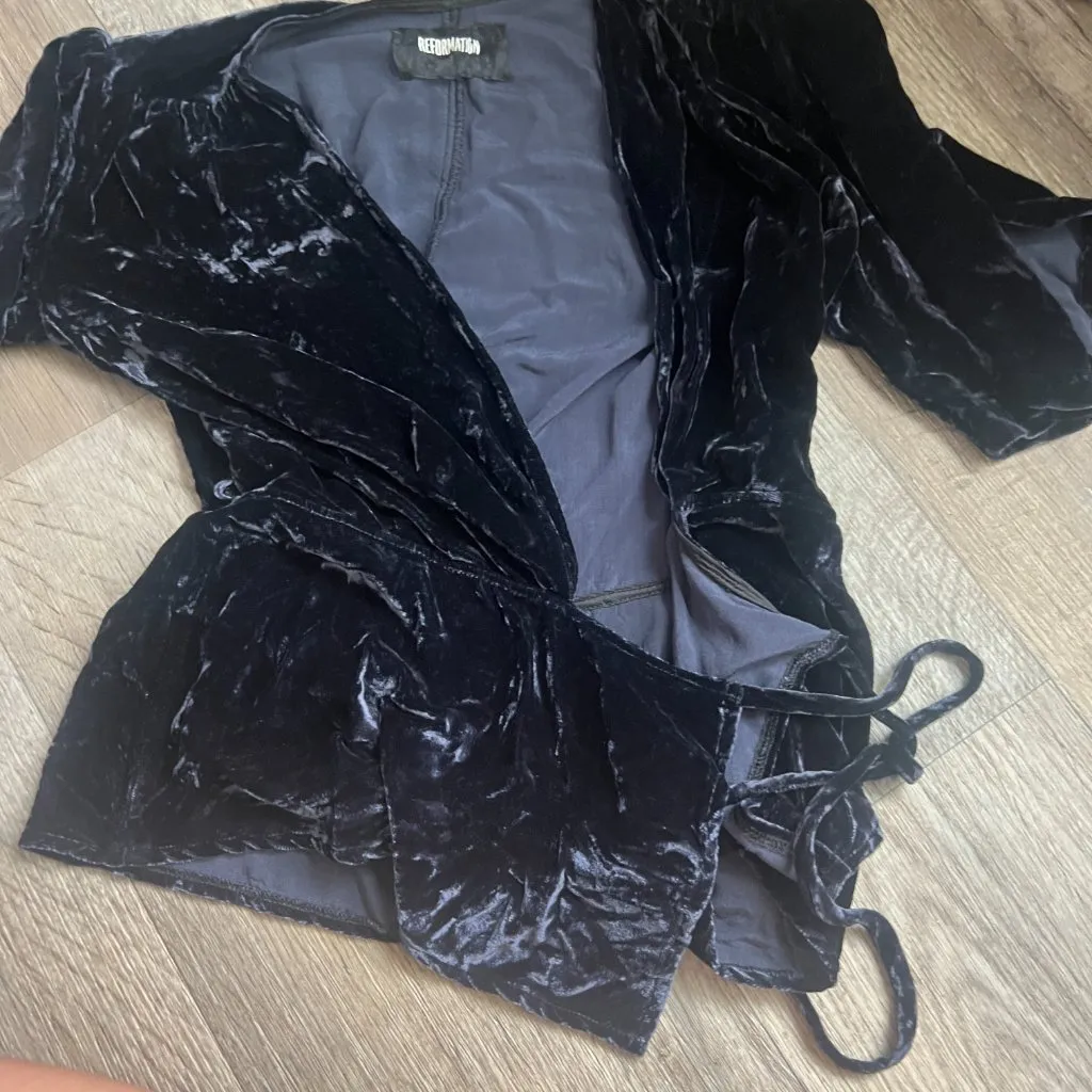 Reformation Plunging Black Bara Wrap Top size xs/s - Image 3