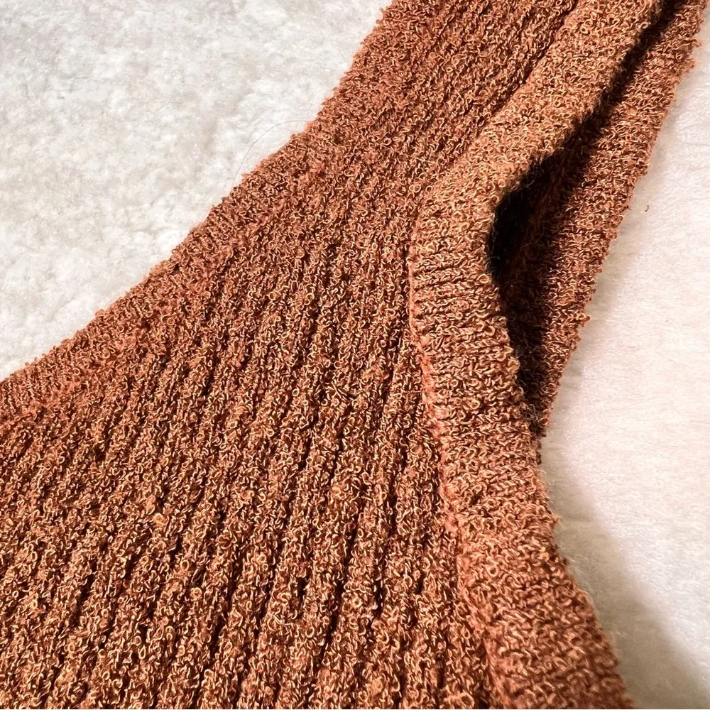 Kendall & Kylie Brown Ribbed Cropped Tank Top - Image 3