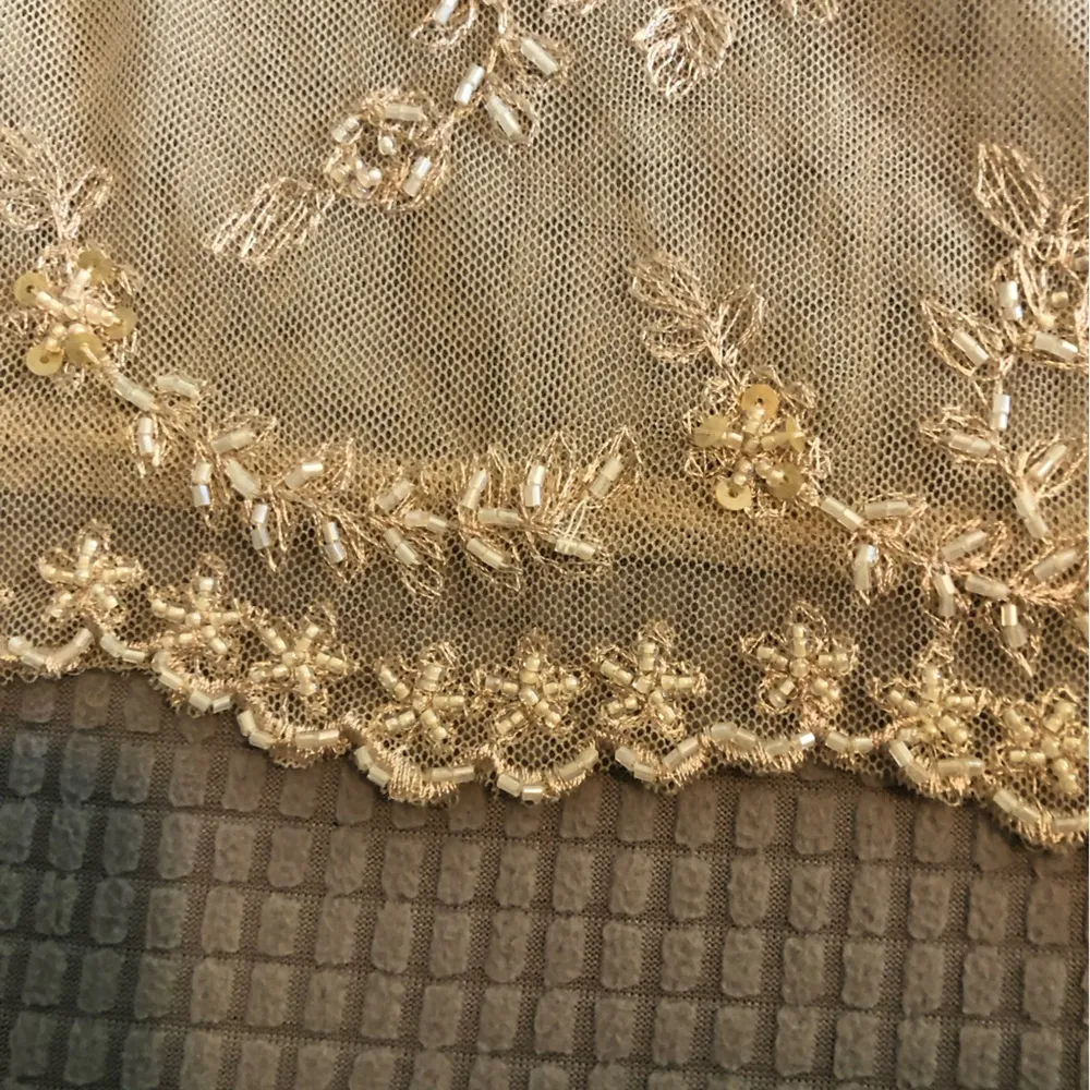 NY & comp. Shear mesh top with beaded work ivory low V - Image 2