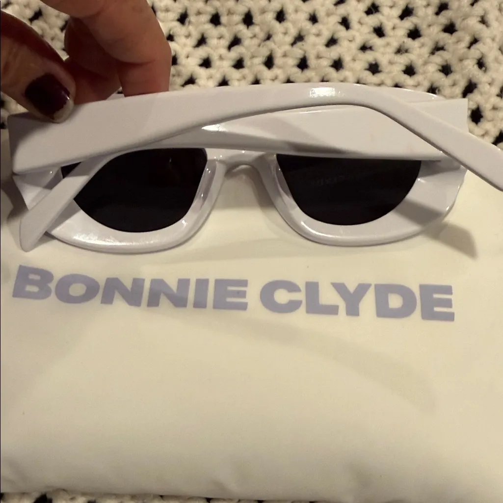 Bonnie Clyde Portal White Sunglasses - Image 14
