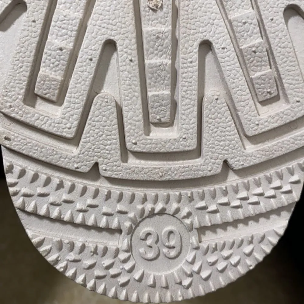 Women’s (or Men’s) Soft Faux Fur Lined Lace Up Boots Tan Size 39 EU NEW - Image 6