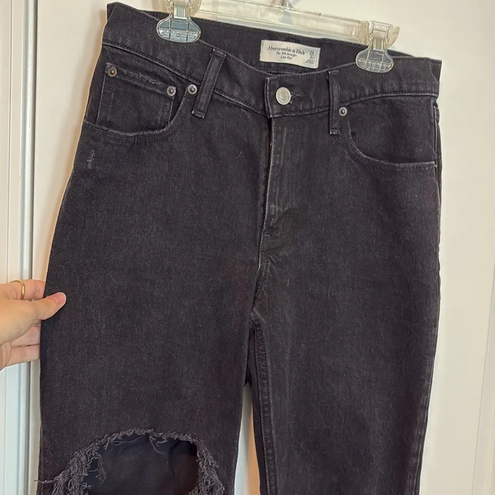 A&F 90’s Low Rise Straight Jeans Black Distressed - Image 4
