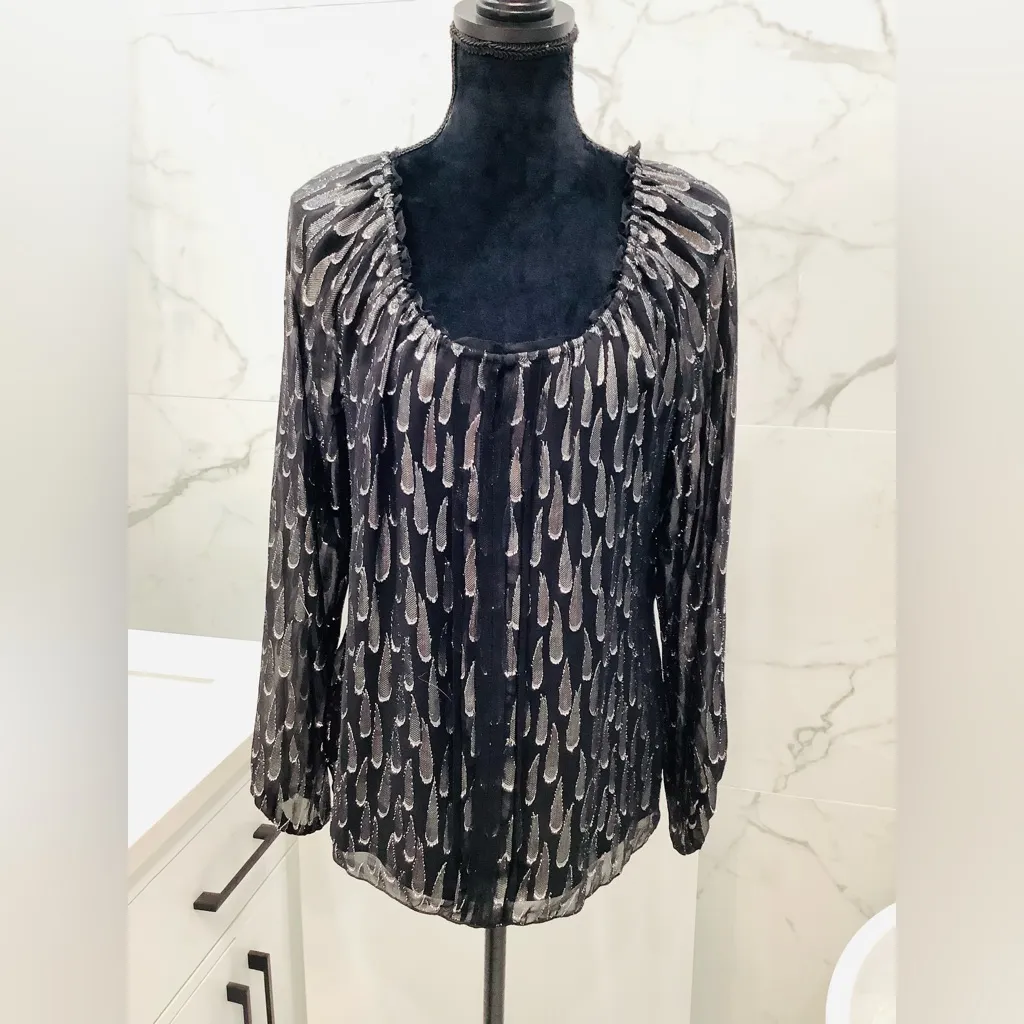 Nice dressy long sleeve blouse🖤🤍🖤🤍 - Image 7