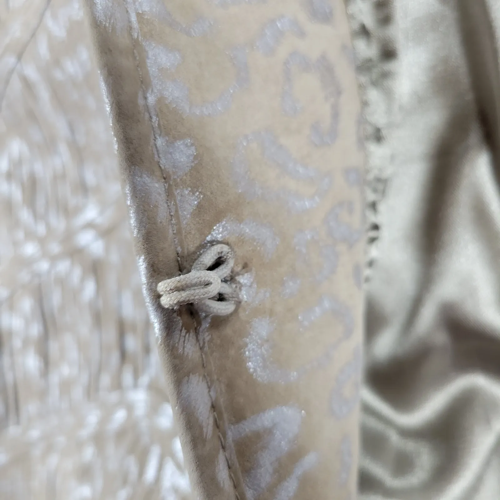 Pamela McCoy Leather‎ Jacket Womens M Cream Silver Animal Print Banded Longline Size M - Image 7