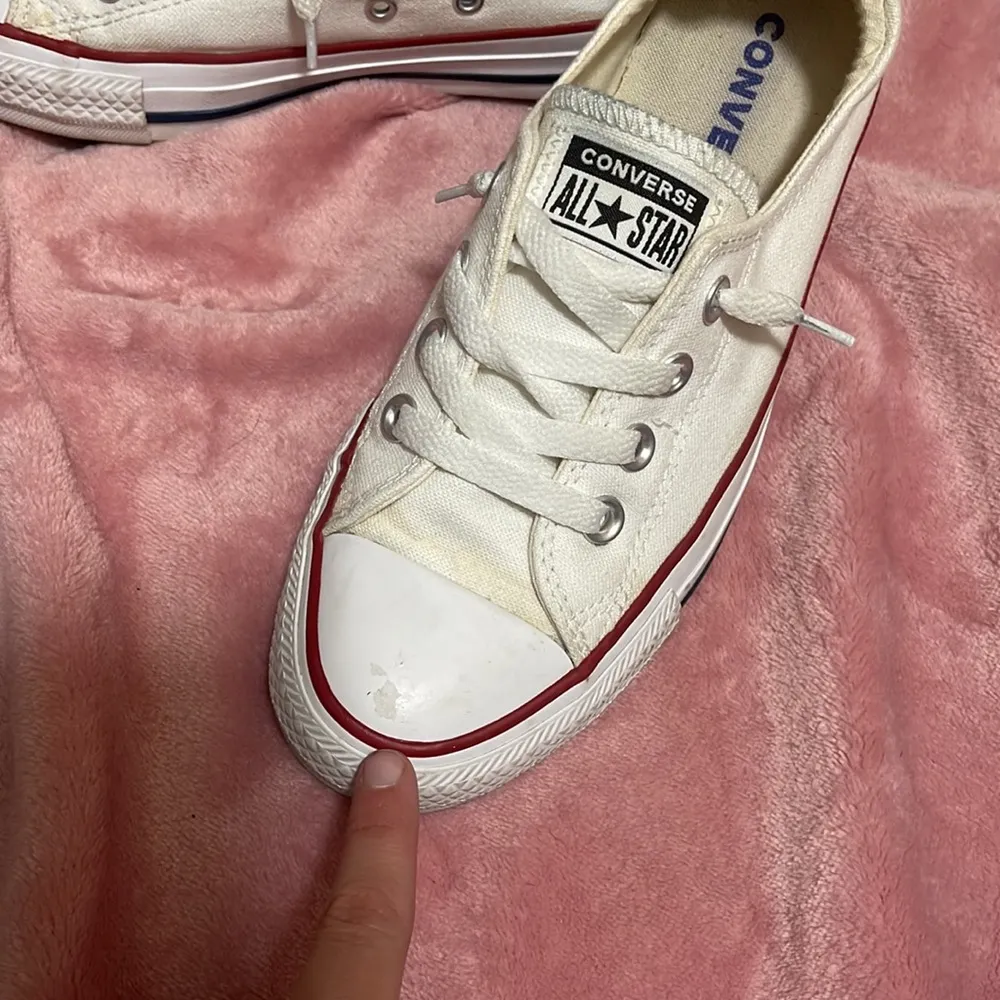 Women's converse- Size 7 - Image 4