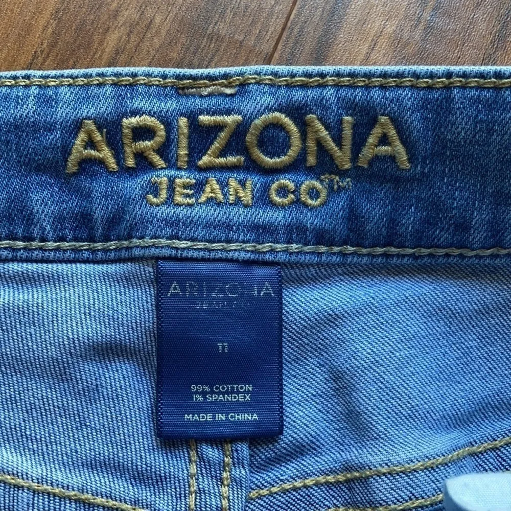 Arizona destroyed denim cut off shorts‎ size 11 - Image 3