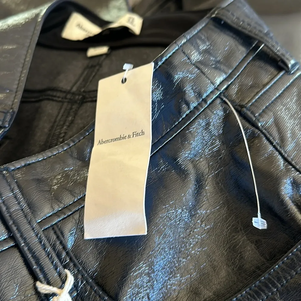 NWT  Abercrombie & Fitch The 90s Straight Ultra High Rise Faux Leather Pant - Image 10