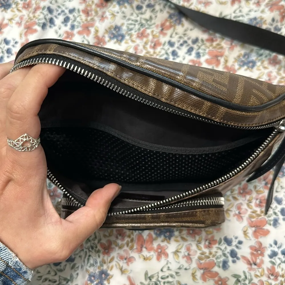 Fendi Fanny Pack cross body bag luxury casual sporty - Image 4