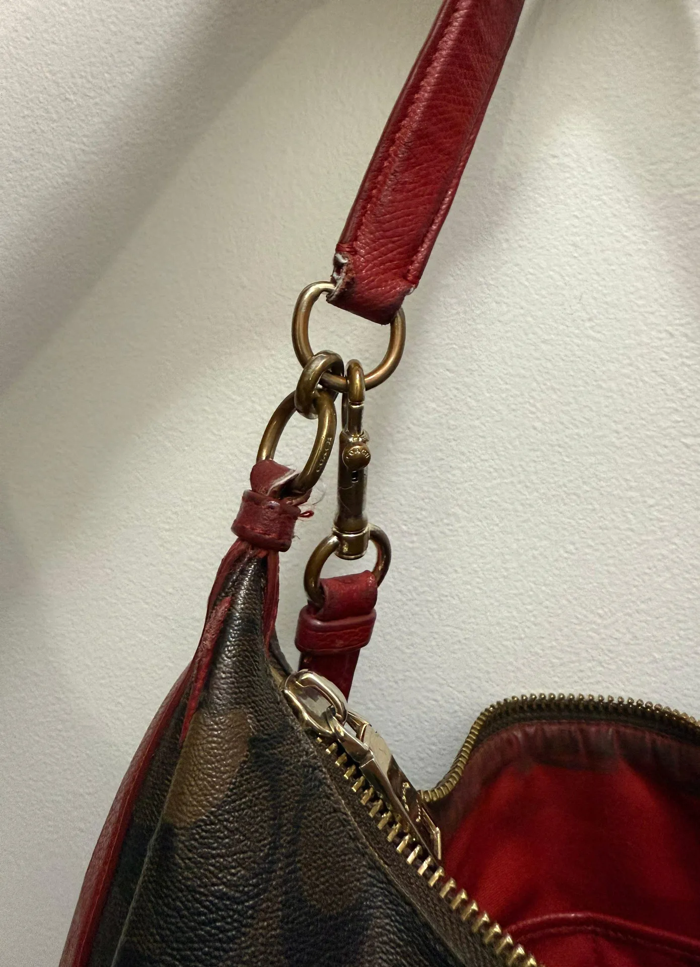 Signature Stripe Crossbody Bag - Image 4