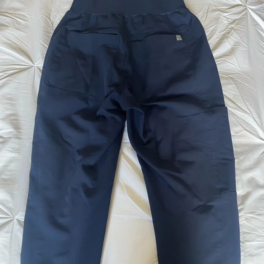 Fabletics scrub bottom joggers - Image 3