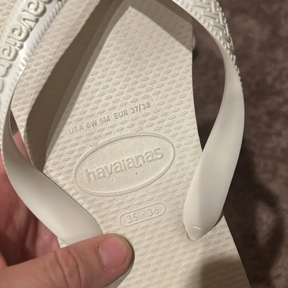 Havaianas unisex white rubber flip-flops - Image 4