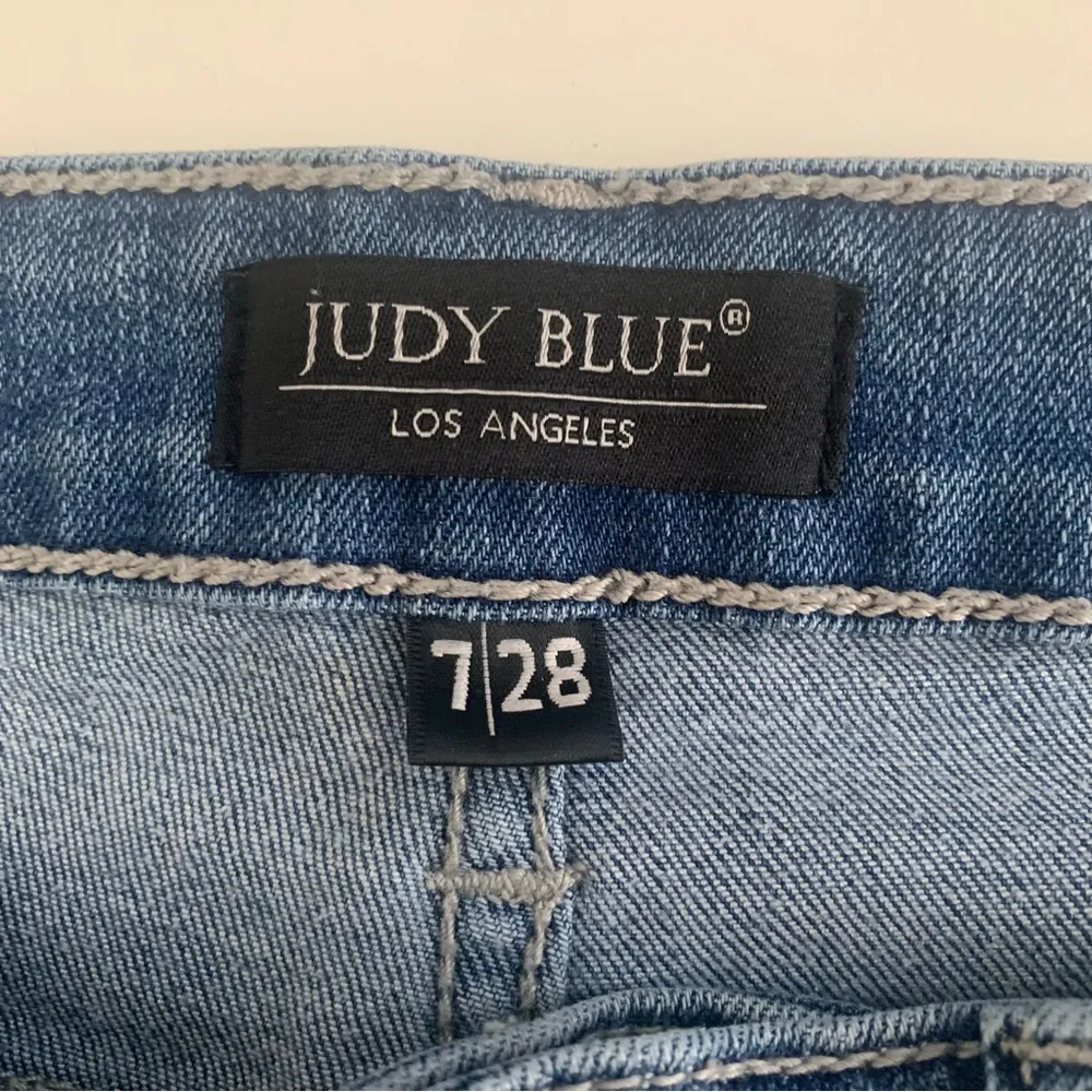 Relaxed Fit Distressed Paint Splash Mid Rise Jeans Size 7/28 - Image 2