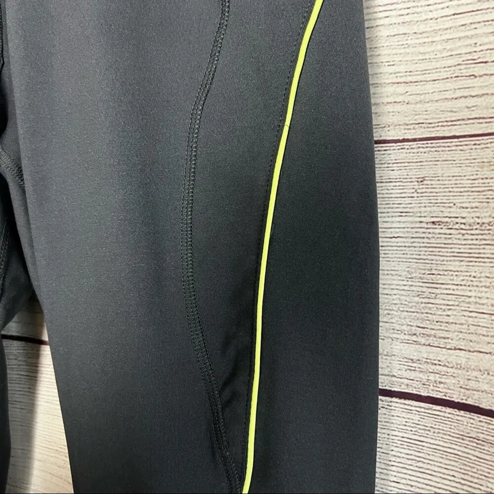 Old Navy Womens Athletic and Sporty Cropped Workout Capri Sz L - Image 2