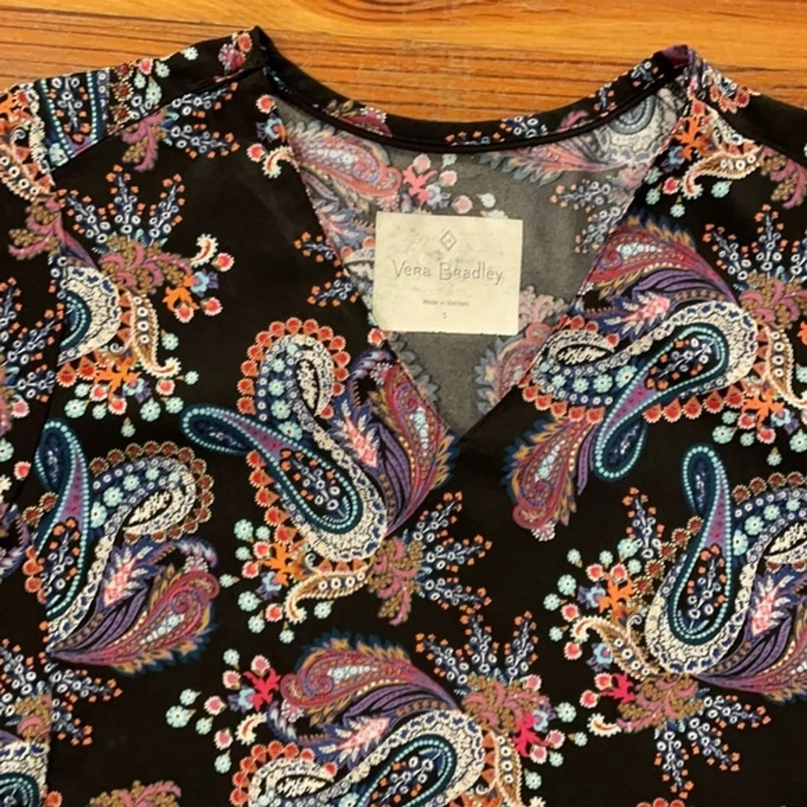 Vera Bradley Black Multicolor Floral Paisley Print Scrubs Top Womens Small - Image 3