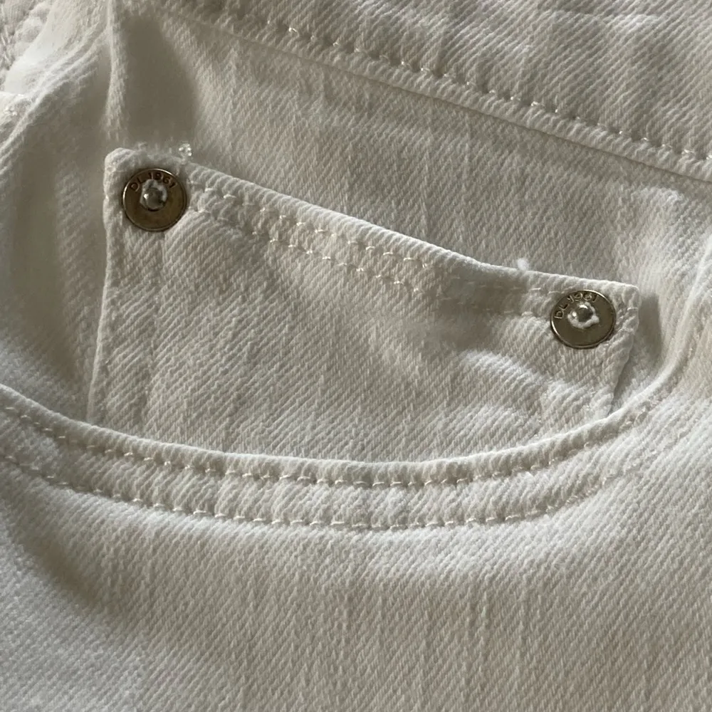 DL1961 Performance Bella Slim High Rise Vintage White Jeans Size 28 - Image 9