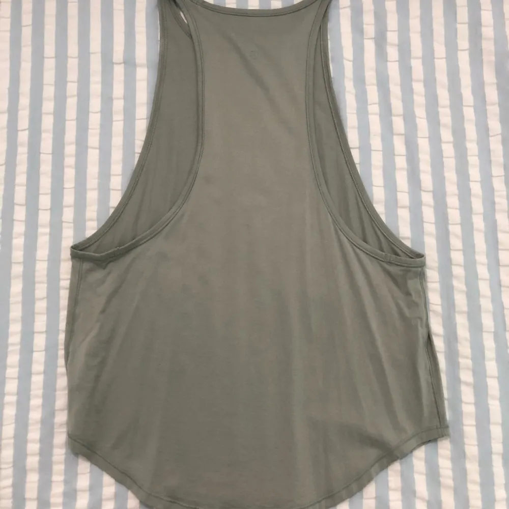 Lululemon Sweat Date Singlet Green size 4 - Image 4