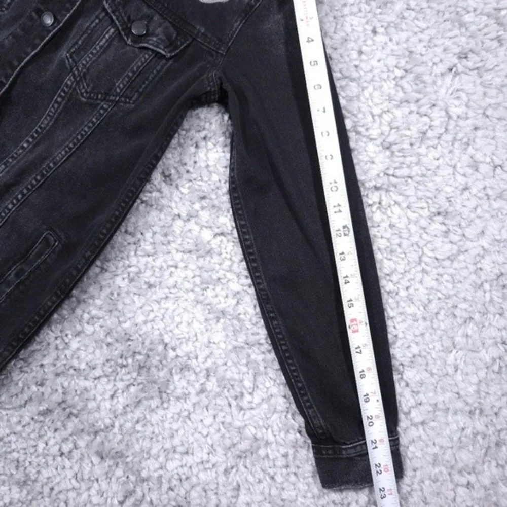 American Eagle Denim Jacket Oversized Embroidered Floral Rose Black Red Size XS - Image 12