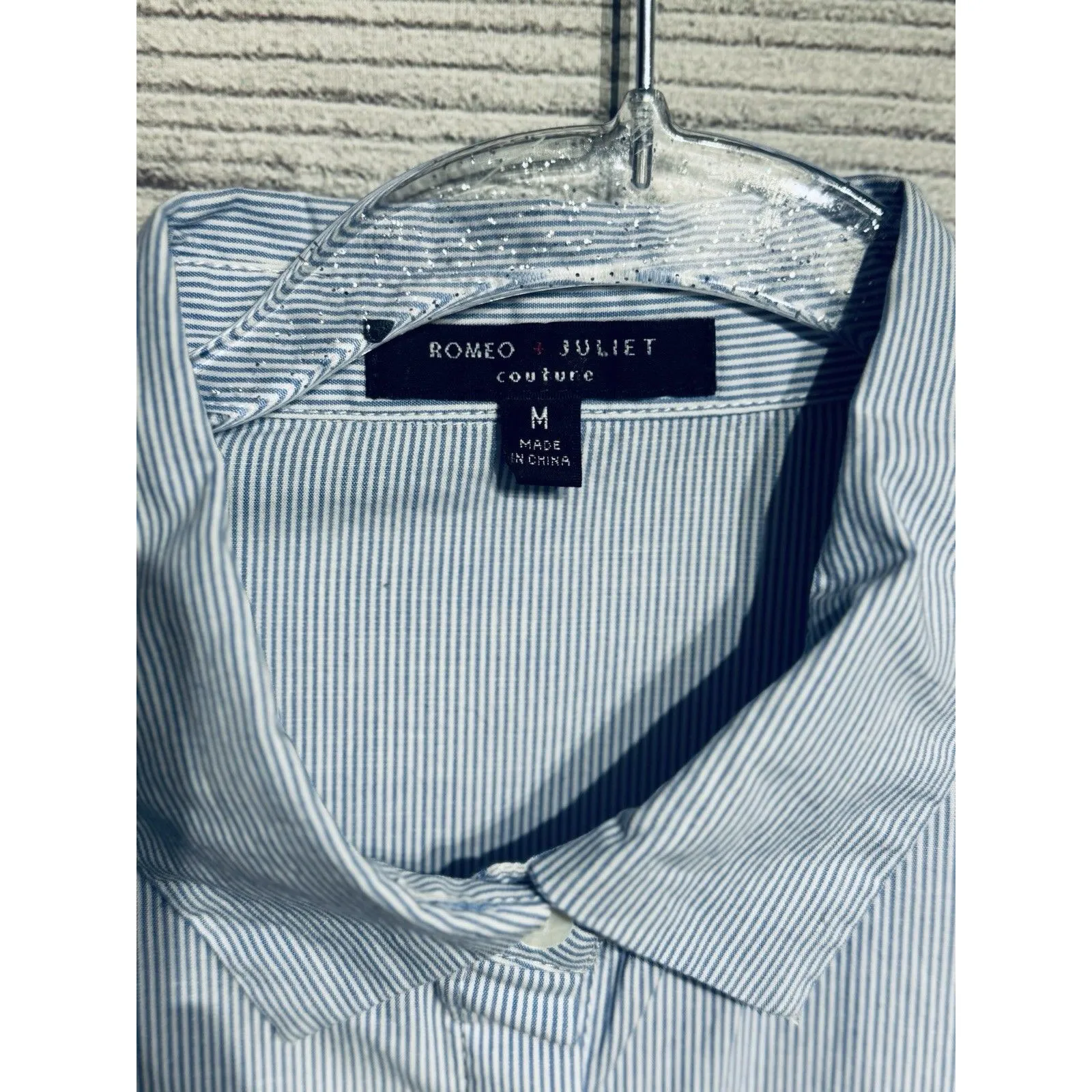 ROMEO & JULIET COUTURE  Blue & White Stripped Ruffle Button Up  BLOUSE Size M - Image 8